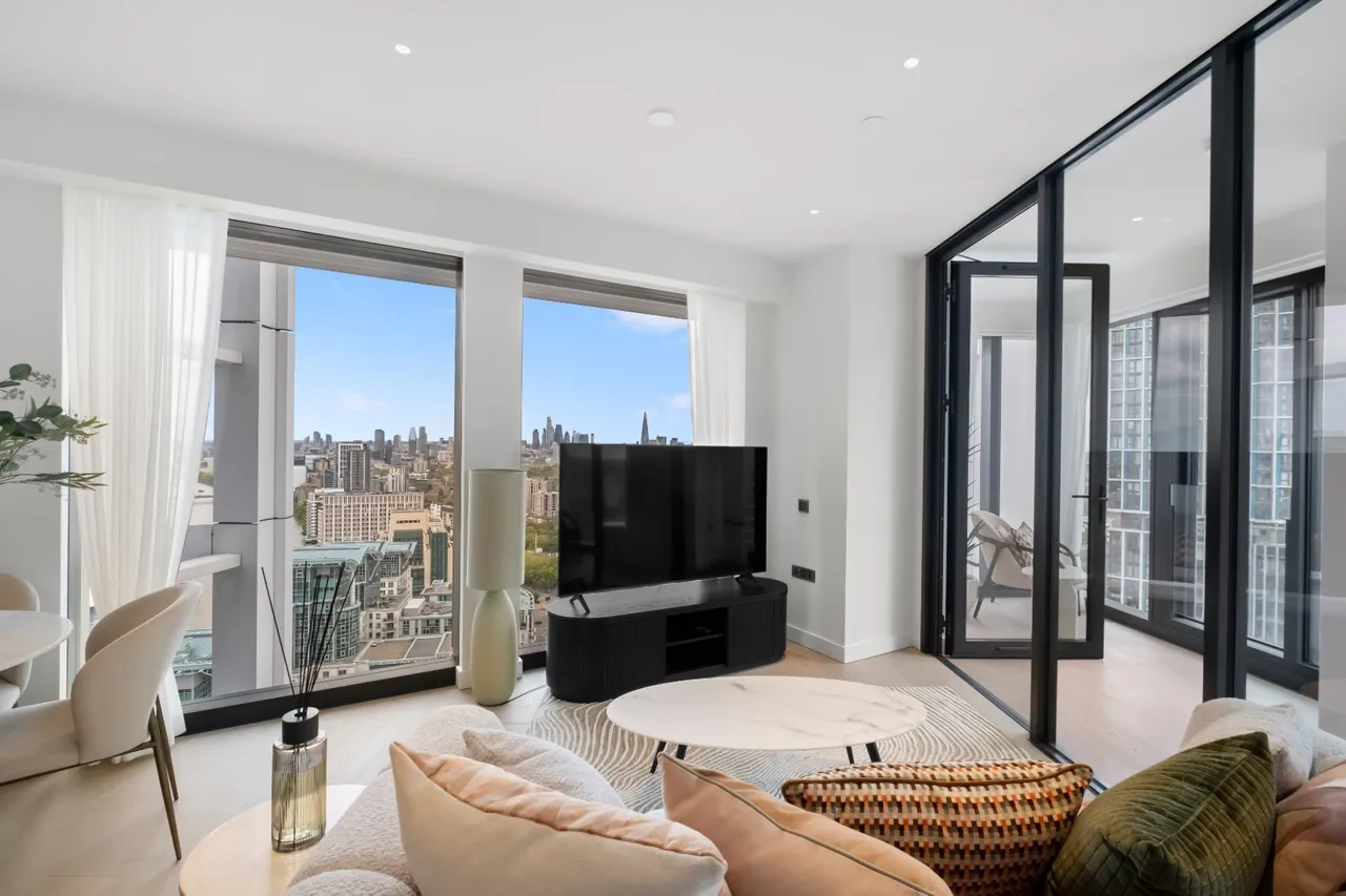 Nine Elms Lane, London, SW8, photo 3