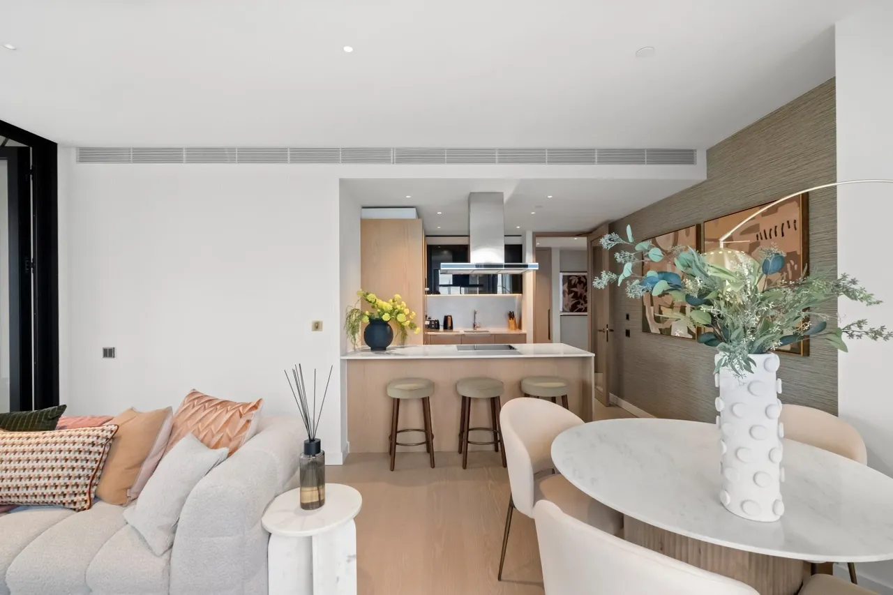 2 bed flat to rent, Nine Elms Lane, London, SW8