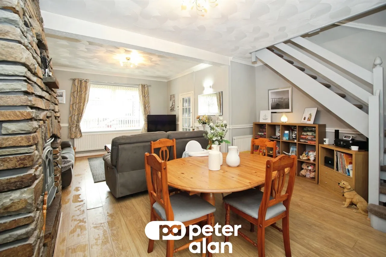 Commercial Street, Hengoed, CF82, photo 3