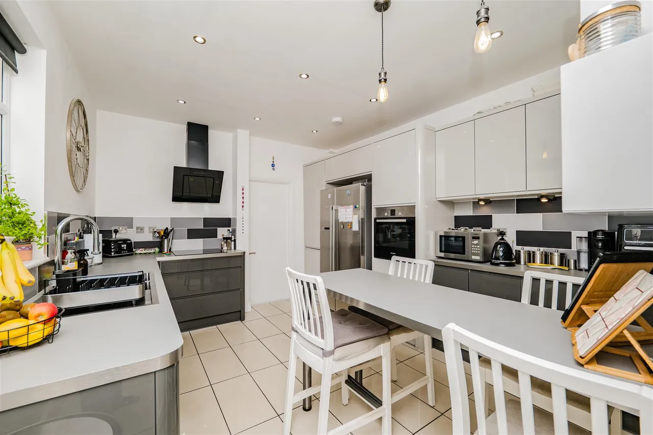 Harbour Road, Barry, CF62 5SA, photo 3
