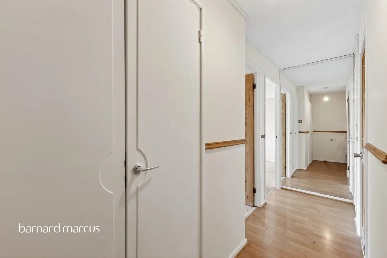 Coniston Close, London, SW20, photo 9