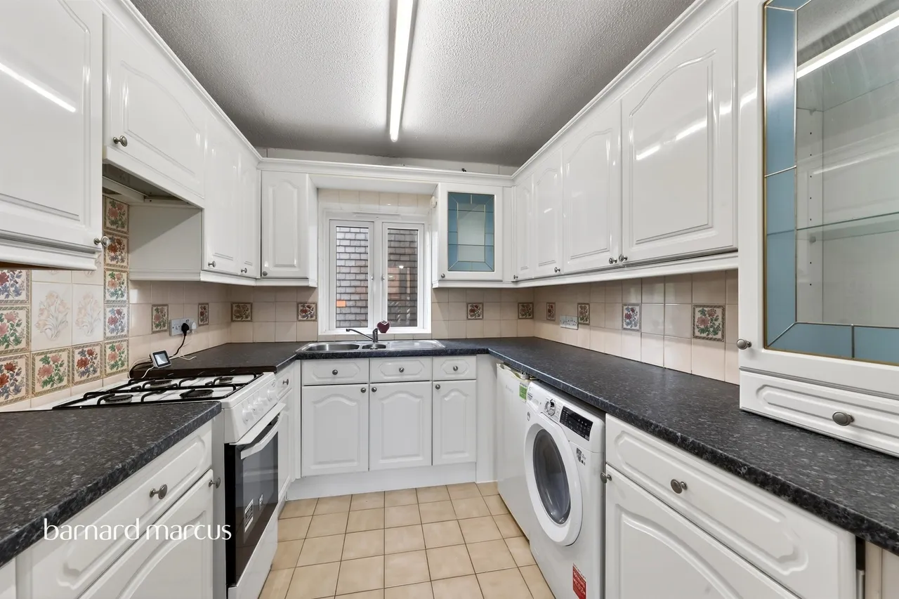 Coniston Close, London, SW20, photo 5
