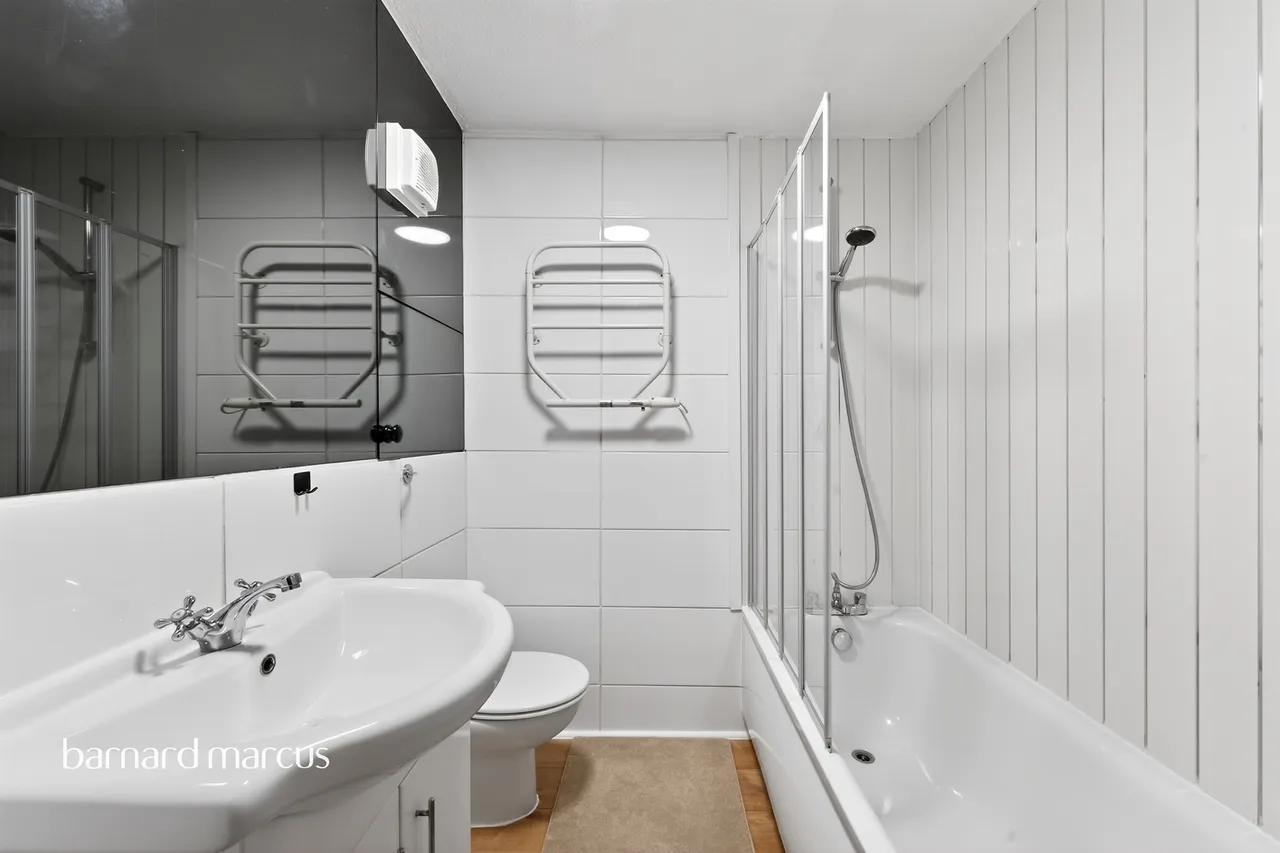 Coniston Close, London, SW20, photo 7