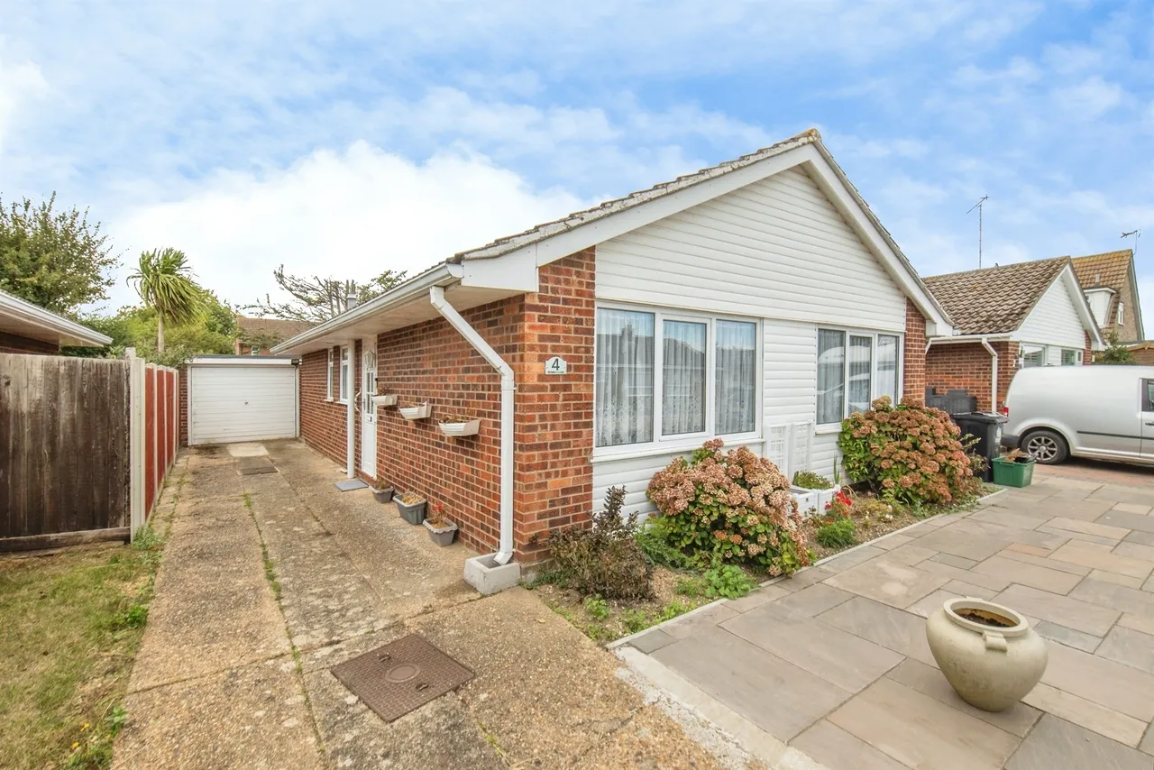 3 bed house for sale, Romney Close, Clacton-On-Sea, CO16