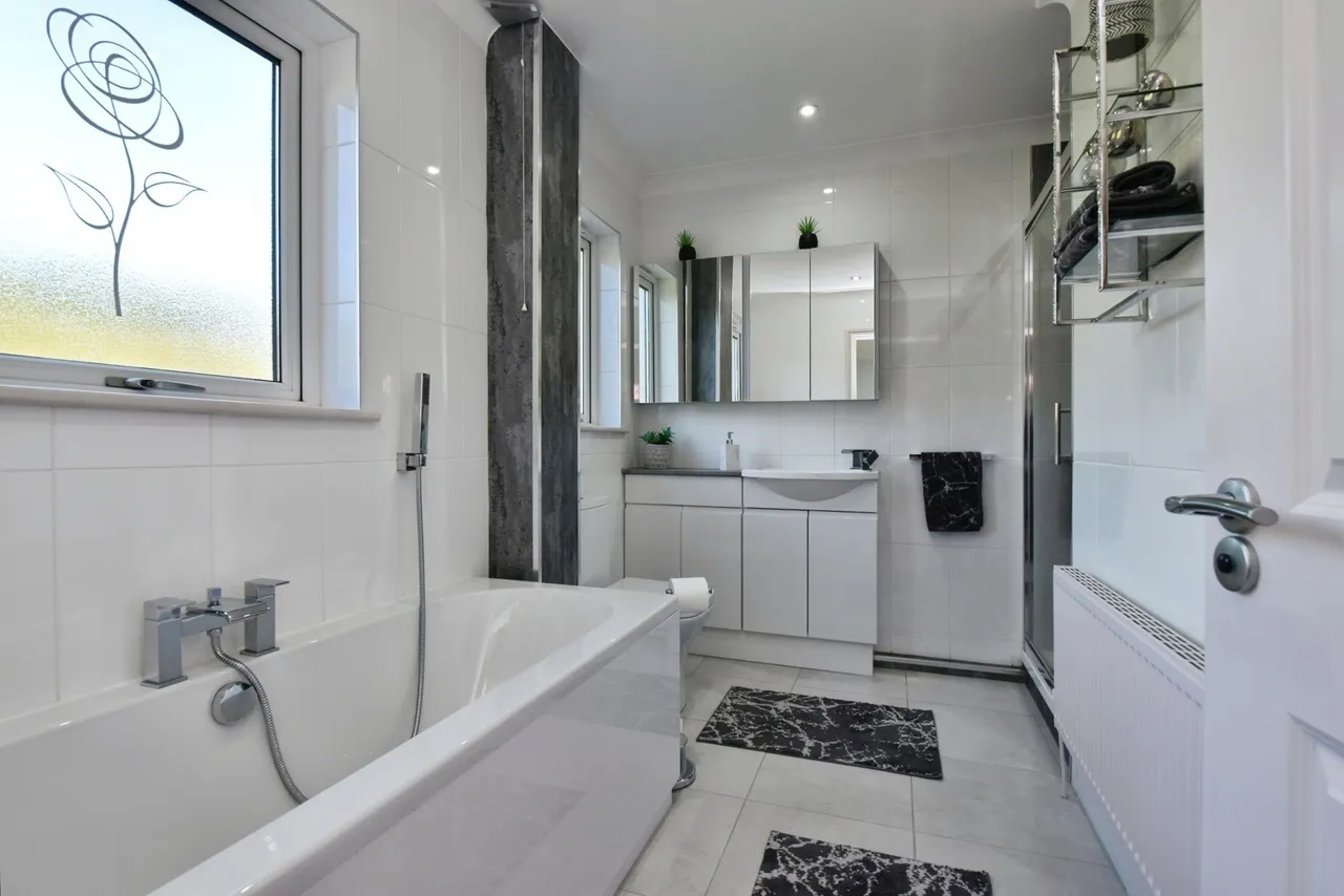 Tycroes Road, Tycroes, SA18, photo 27