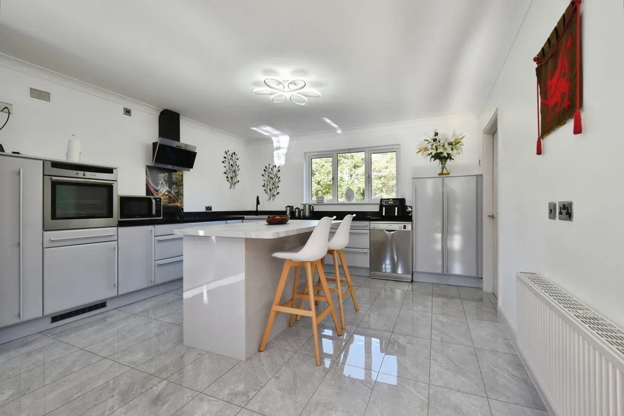 Tycroes Road, Tycroes, SA18, photo 6