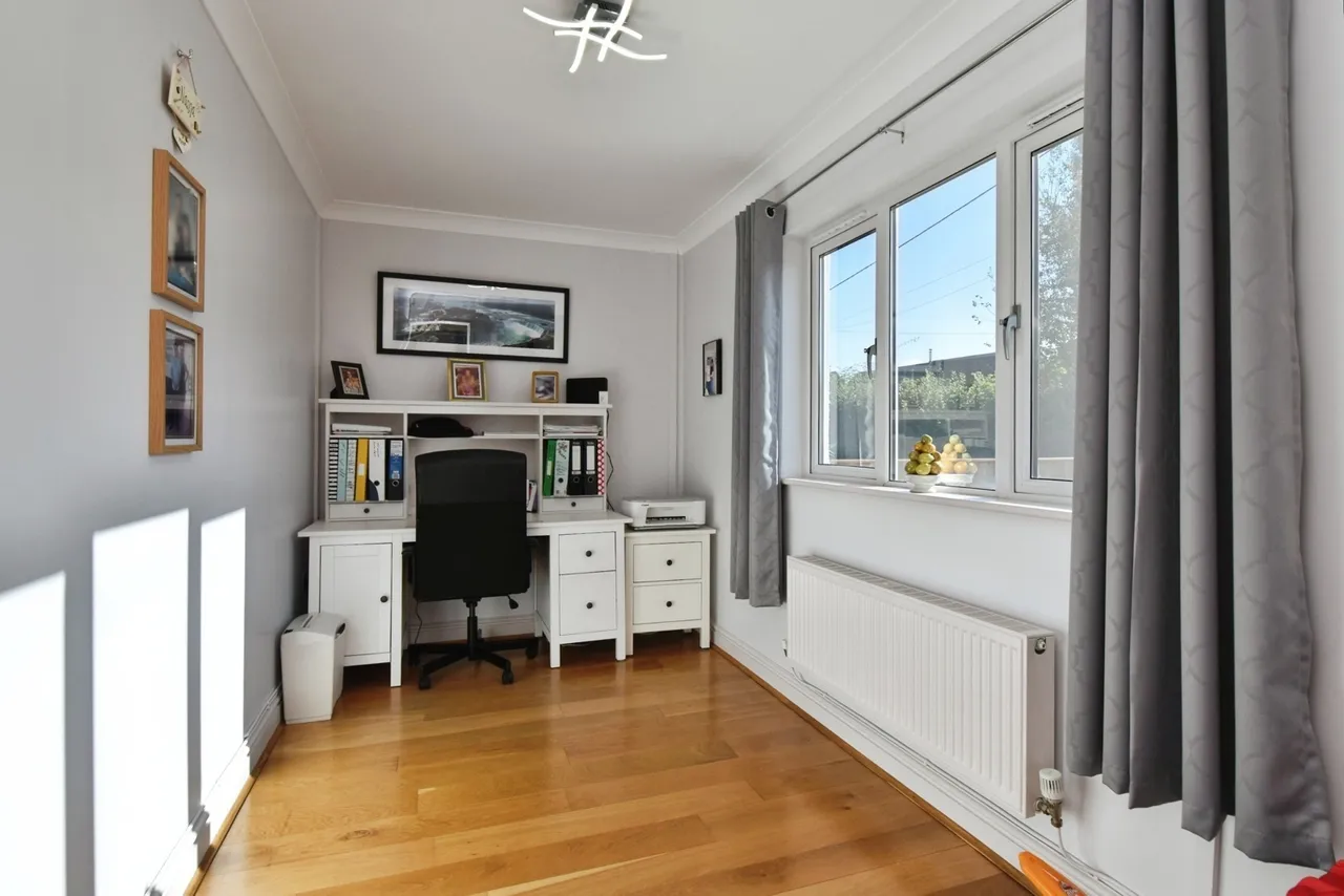 Tycroes Road, Tycroes, SA18, photo 21