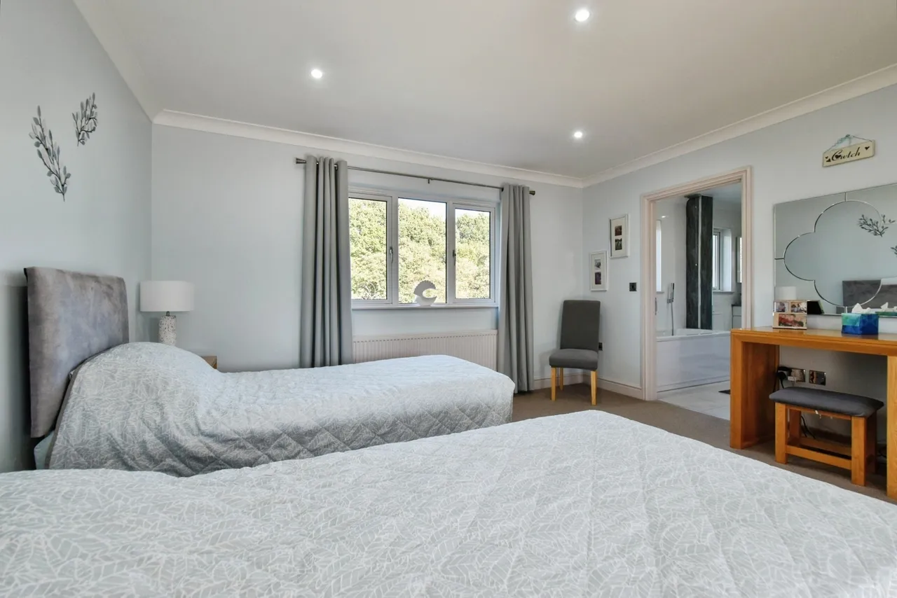 Tycroes Road, Tycroes, SA18, photo 26