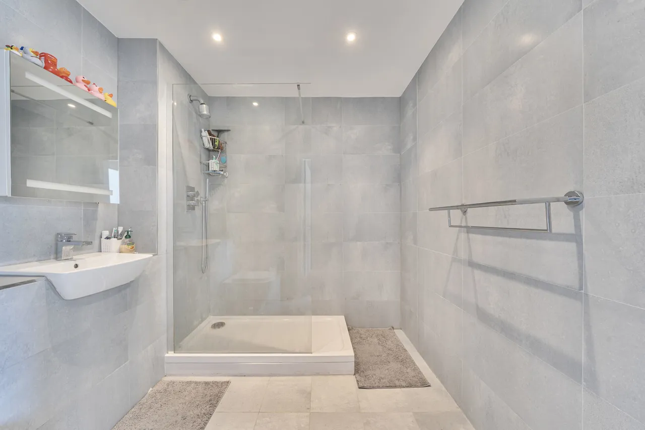 Marsh Road, Pinner, HA5, photo 16