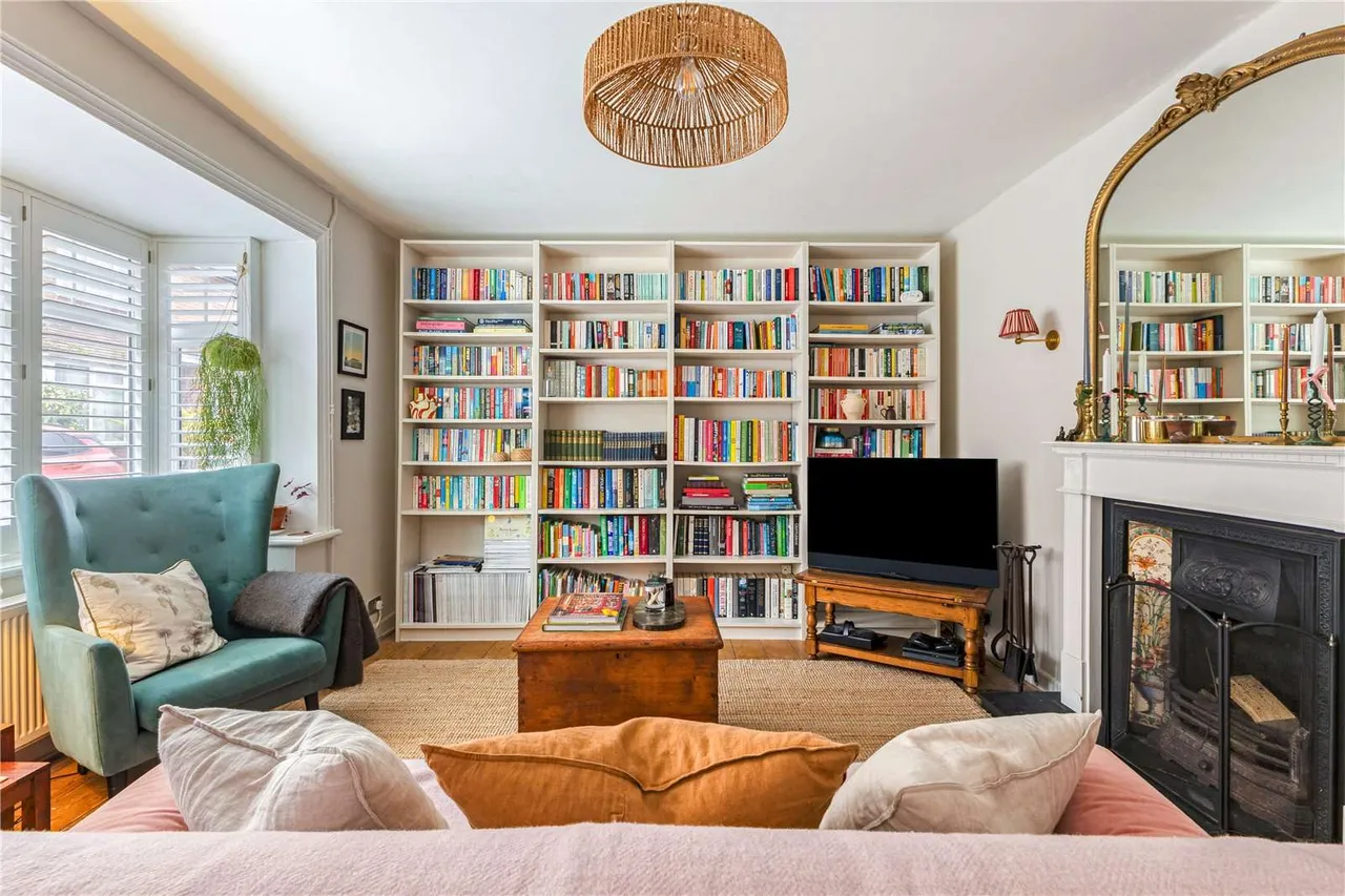 Hill Rise, Twyford, Winchester, Hampshire, SO21 1QH, photo 2