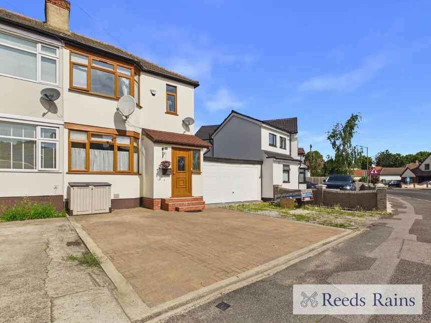 3 bed house for sale — Upper Rainham Road, Hornchurch, RM12