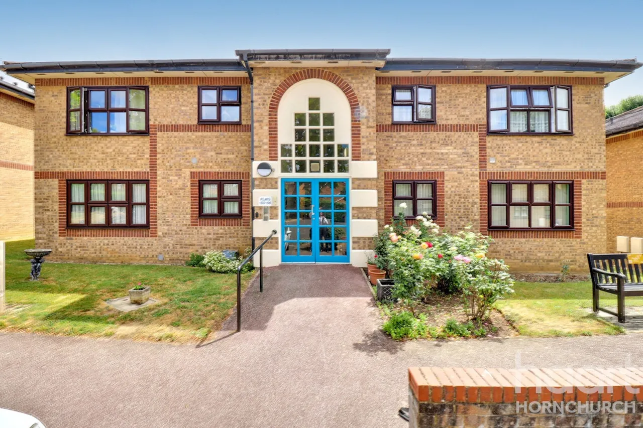 1 bed flat for sale, Abbs Cross Gardens, Hornchurch, RM12