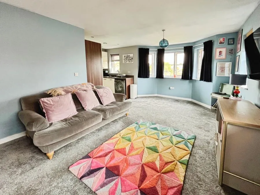 Burden Road, Tadpole Garden Village, SN25, photo 4