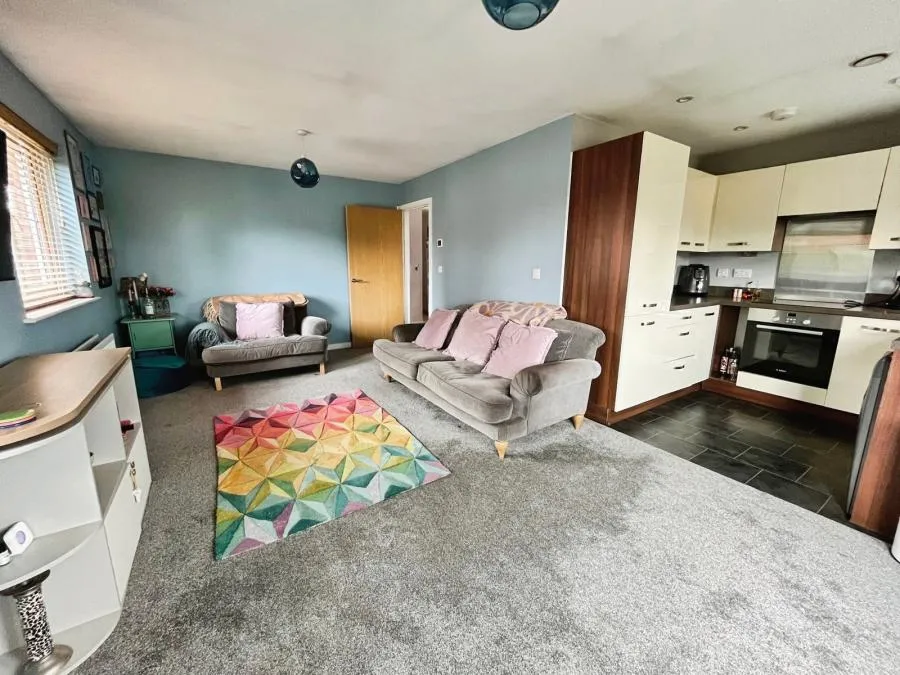 Burden Road, Tadpole Garden Village, SN25, photo 3