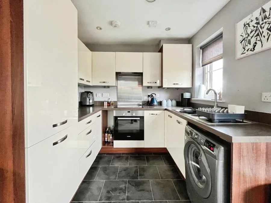 Burden Road, Tadpole Garden Village, SN25, photo 2