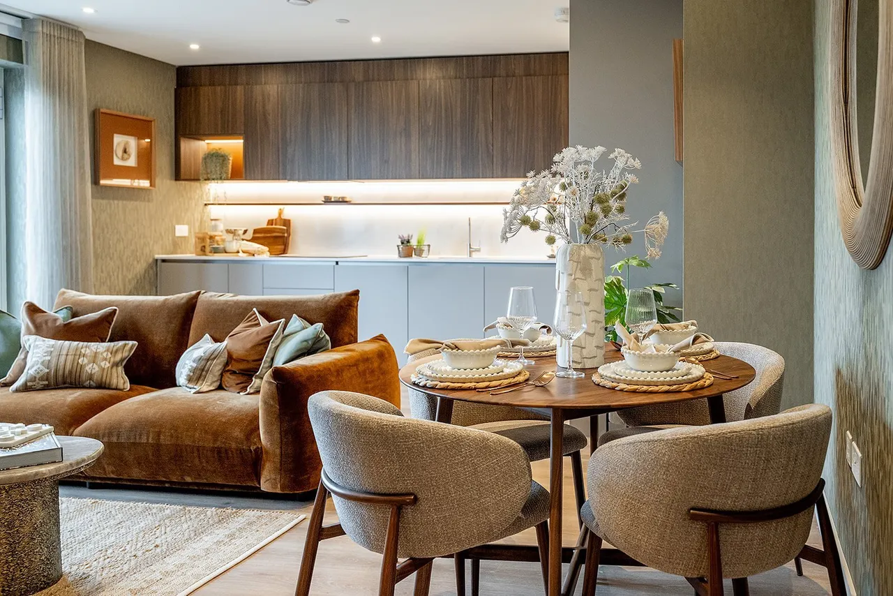Bow Common Lane, London, E3, photo 4