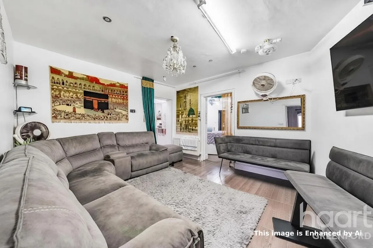 Carlyle Avenue, Southall, UB1, photo 2