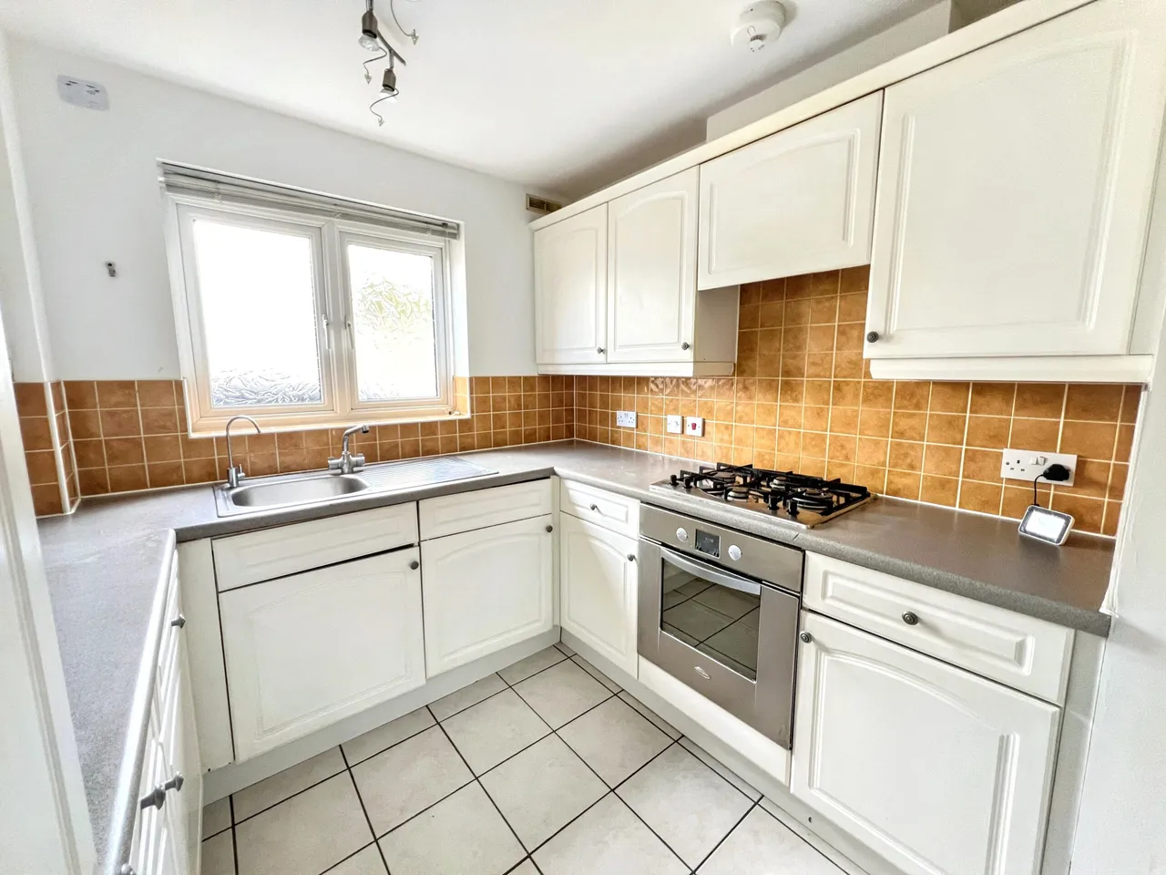 Coopers Court, Turners Close, Whetstone, London, N20 0RR, photo 4