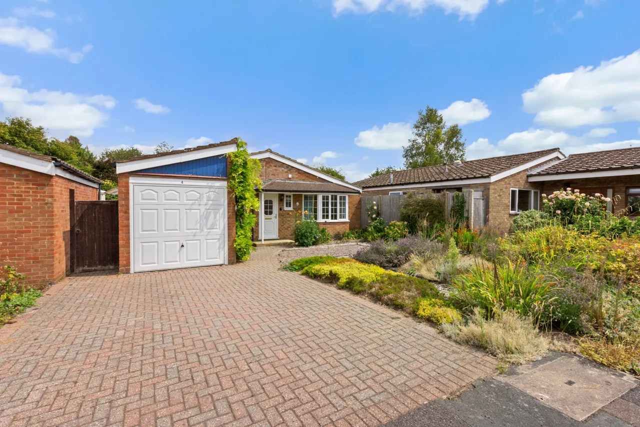 2 bed house for sale, Parton Close, Wendover, HP22