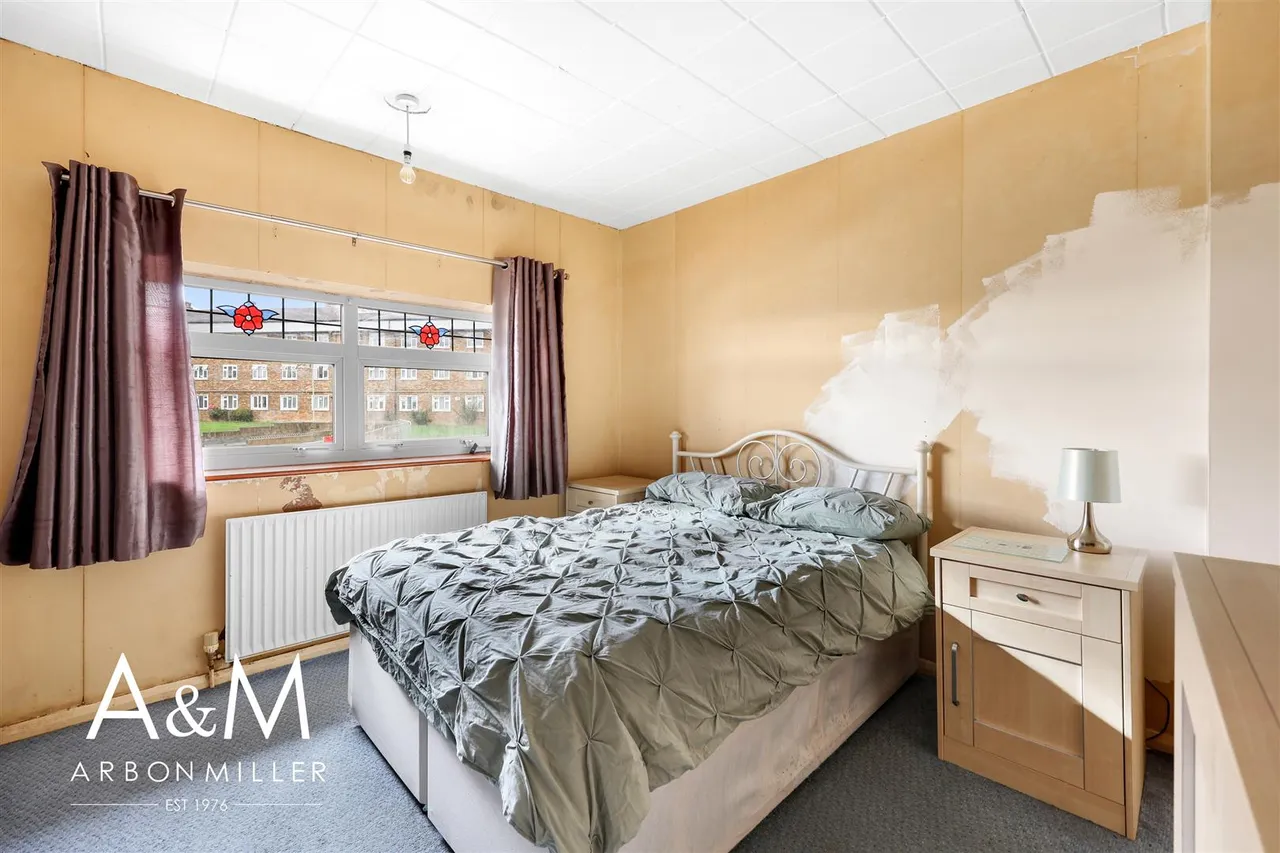 Tudor Crescent, Hainault, IG6, photo 15