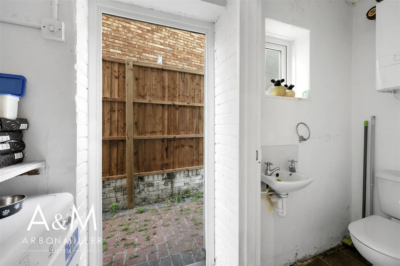 Tudor Crescent, Hainault, IG6, photo 21