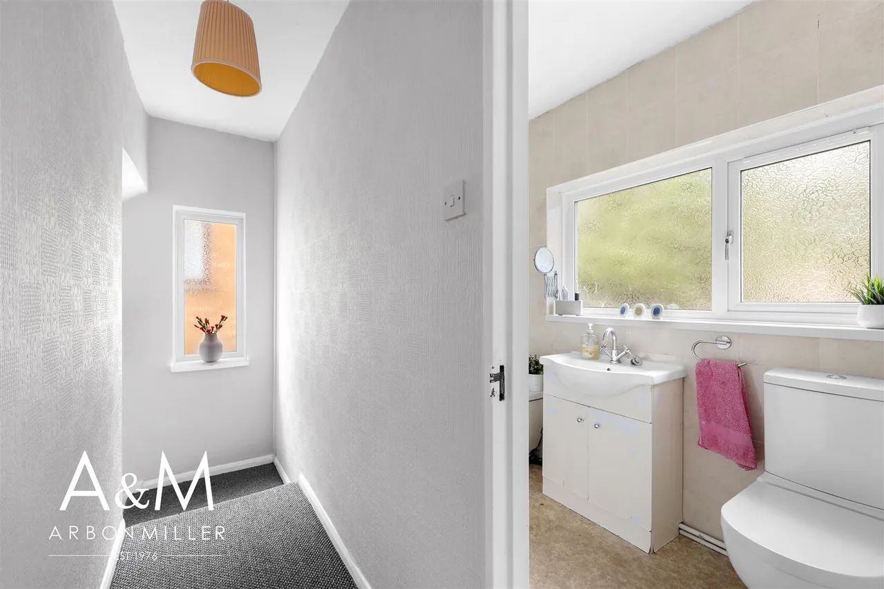 Tudor Crescent, Hainault, IG6, photo 17