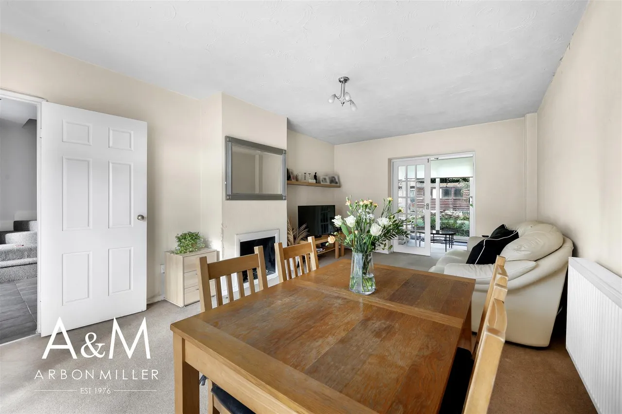 Tudor Crescent, Hainault, IG6, photo 5