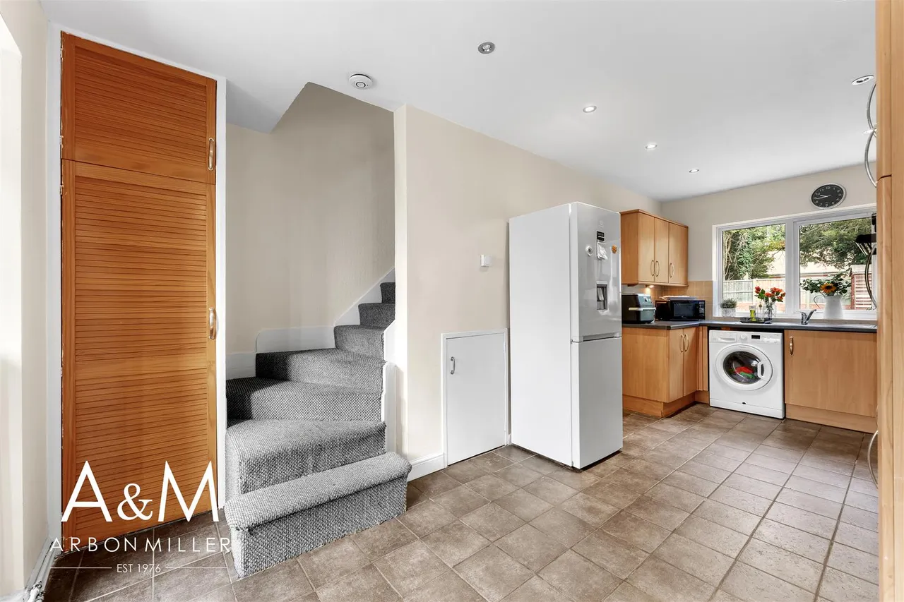 Tudor Crescent, Hainault, IG6, photo 18