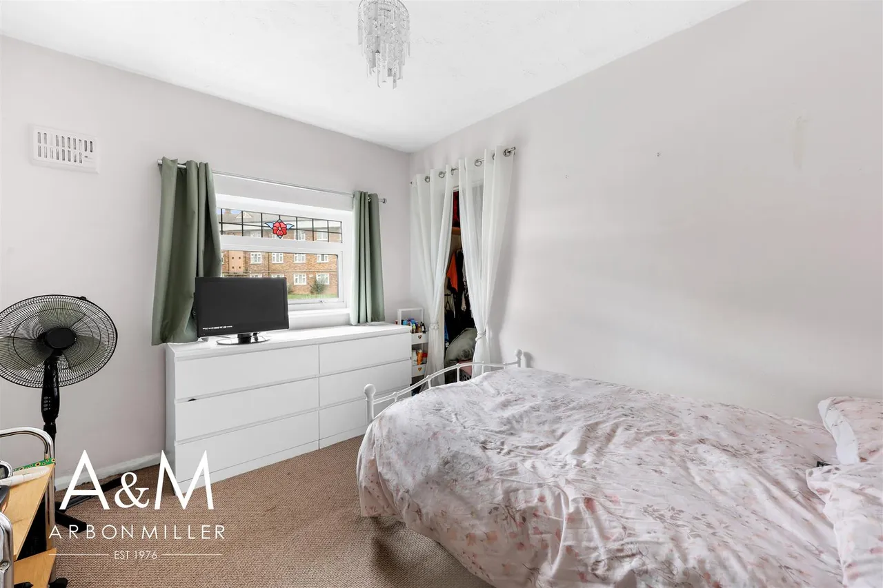 Tudor Crescent, Hainault, IG6, photo 14