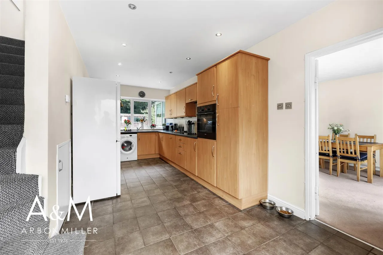 Tudor Crescent, Hainault, IG6, photo 4