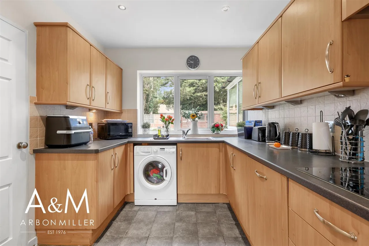 Tudor Crescent, Hainault, IG6, photo 19