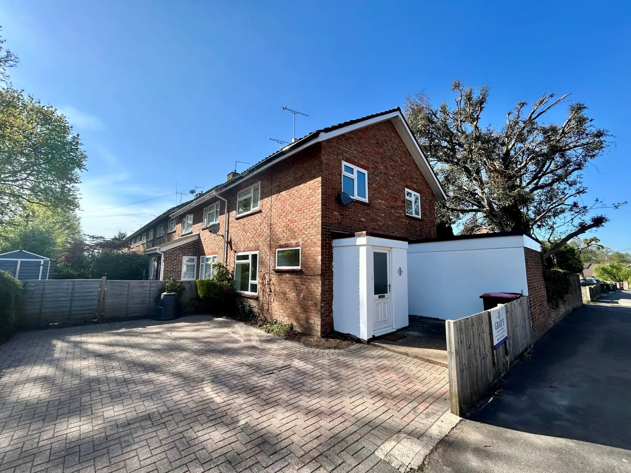 3 bed house to rent, Church Lane, Three Bridges, RH10