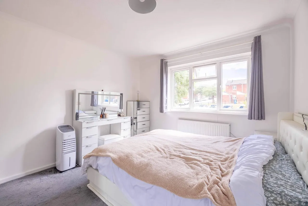 Foster Avenue, Windsor, Berkshire, SL4 4NH, photo 6