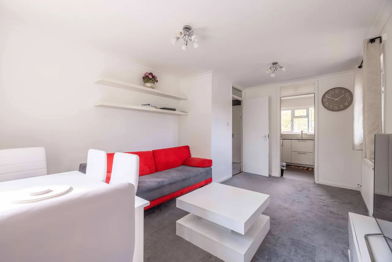 Foster Avenue, Windsor, Berkshire, SL4 4NH, photo 4