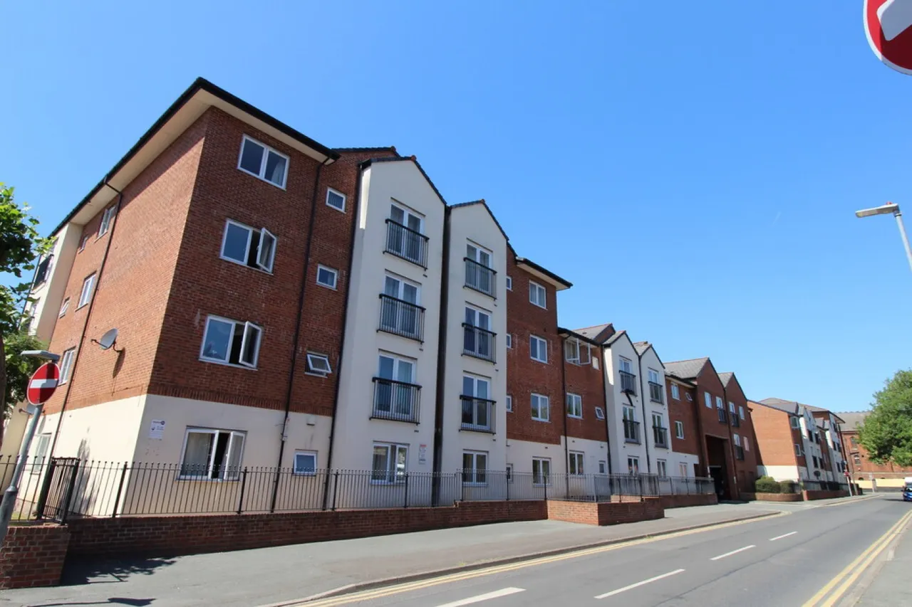 2 bed flat to rent, Delamere Court, Crewe, CW1