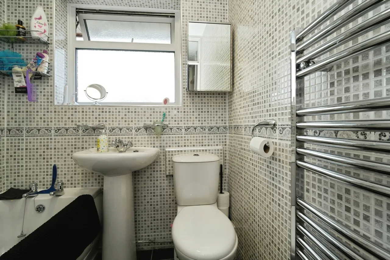 Roscoes Court, Westhoughton, BL5, photo 14