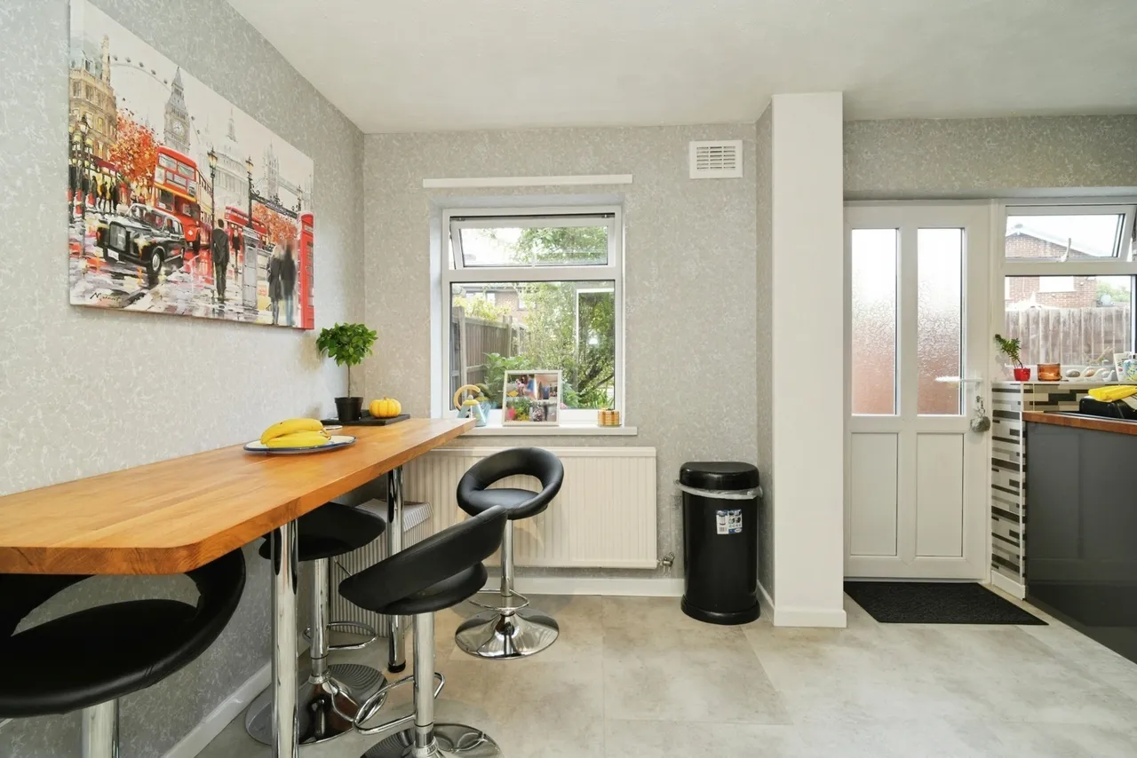 Roscoes Court, Westhoughton, BL5, photo 8