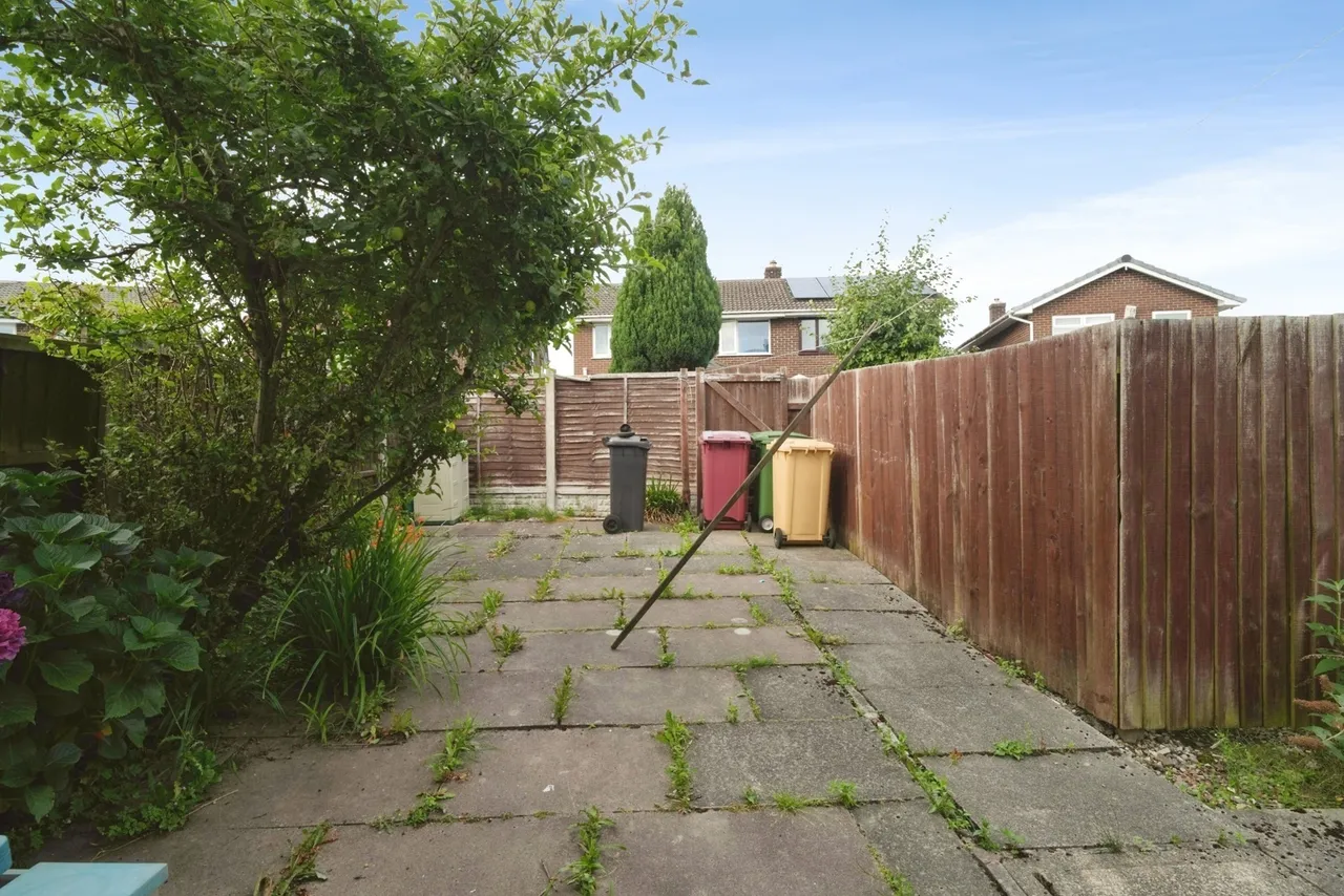 Roscoes Court, Westhoughton, BL5, photo 18