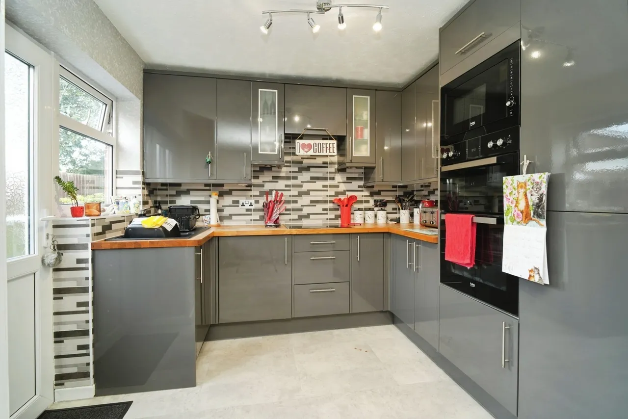Roscoes Court, Westhoughton, BL5, photo 6