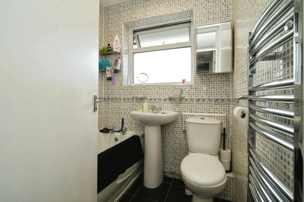 Roscoes Court, Westhoughton, BL5, photo 12