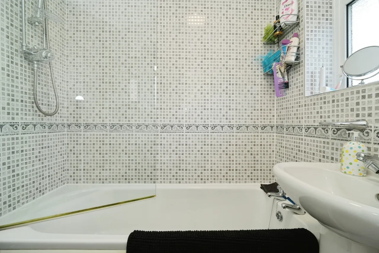 Roscoes Court, Westhoughton, BL5, photo 13