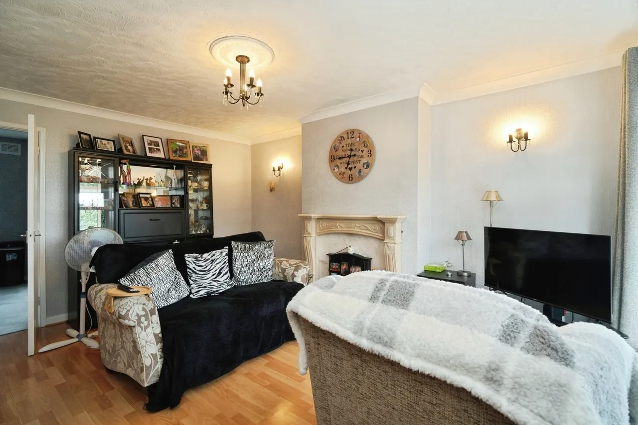 Roscoes Court, Westhoughton, BL5, photo 3
