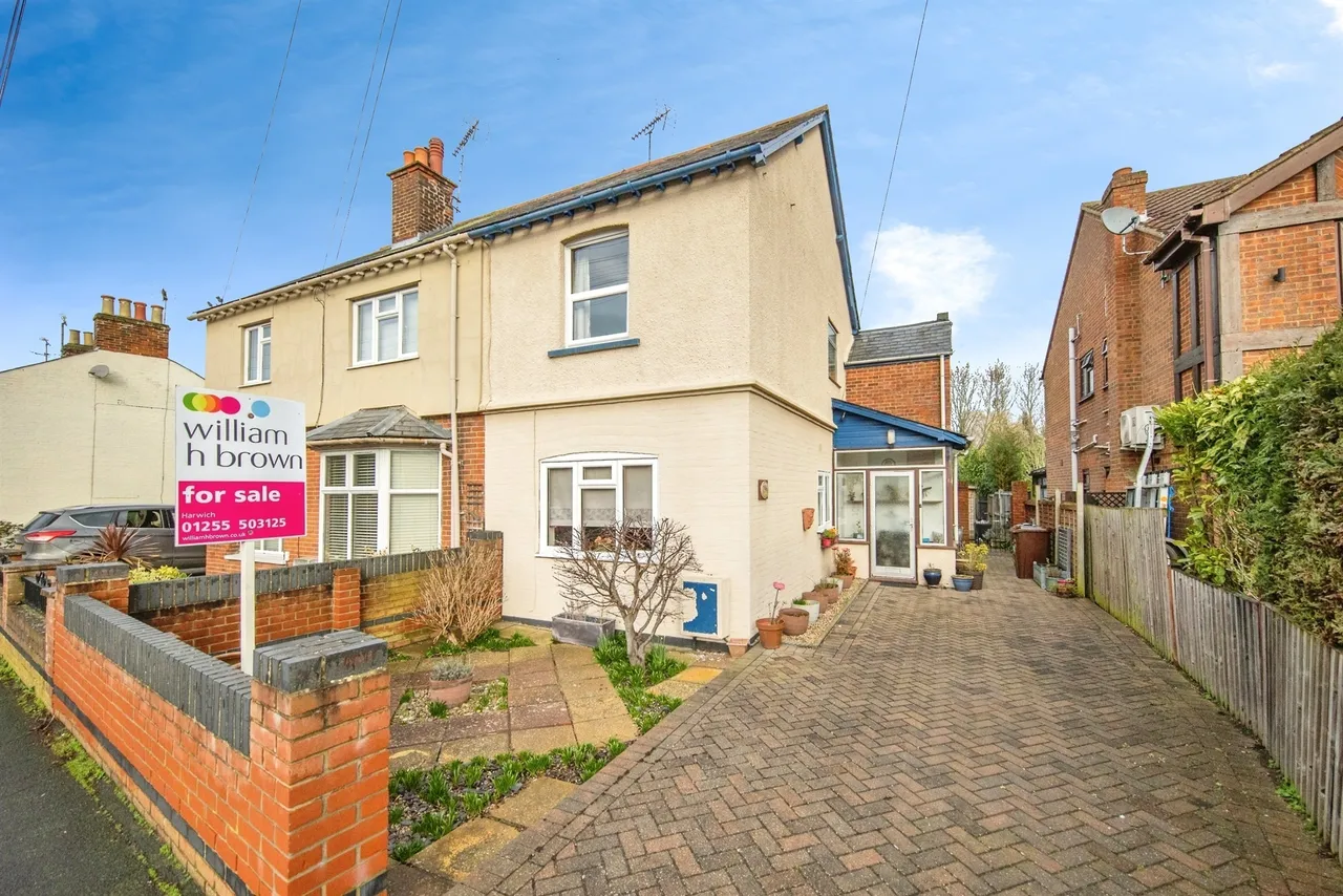 3 bed house for sale — Fronks Road, Harwich