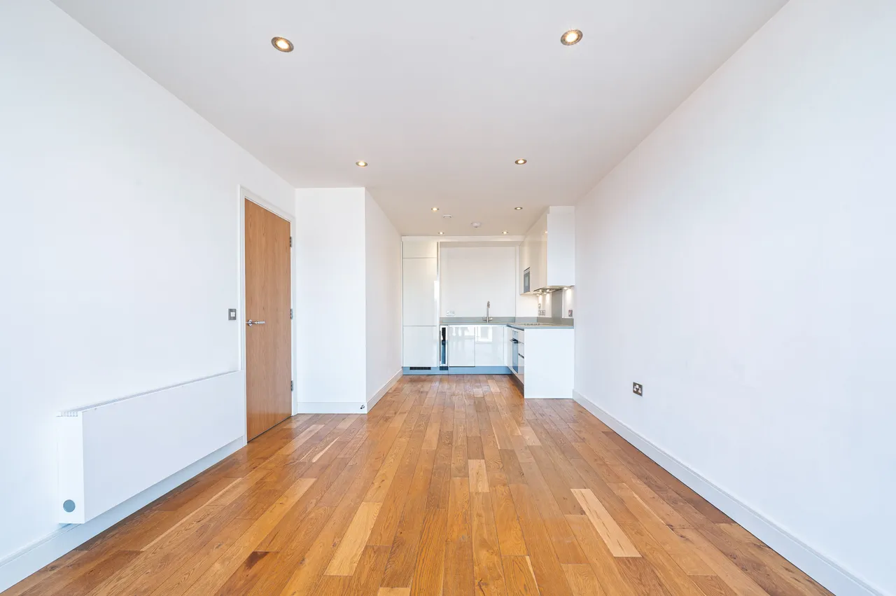 Flat 28, Gateway House, 322 Regents Park Road, London, photo 2