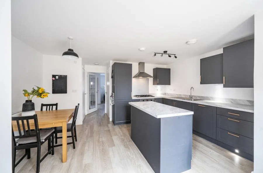 Llewelyn Road, Swindon, SN25, photo 12