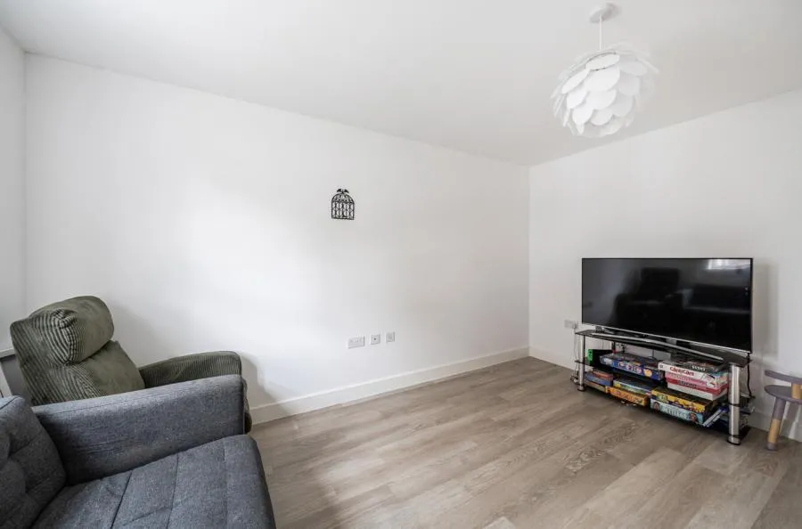 Llewelyn Road, Swindon, SN25, photo 3