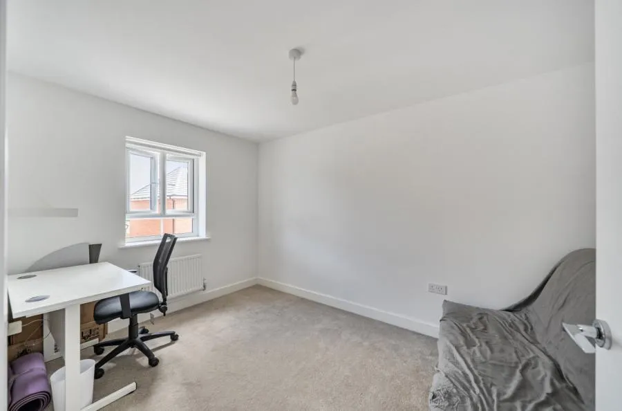 Llewelyn Road, Swindon, SN25, photo 17