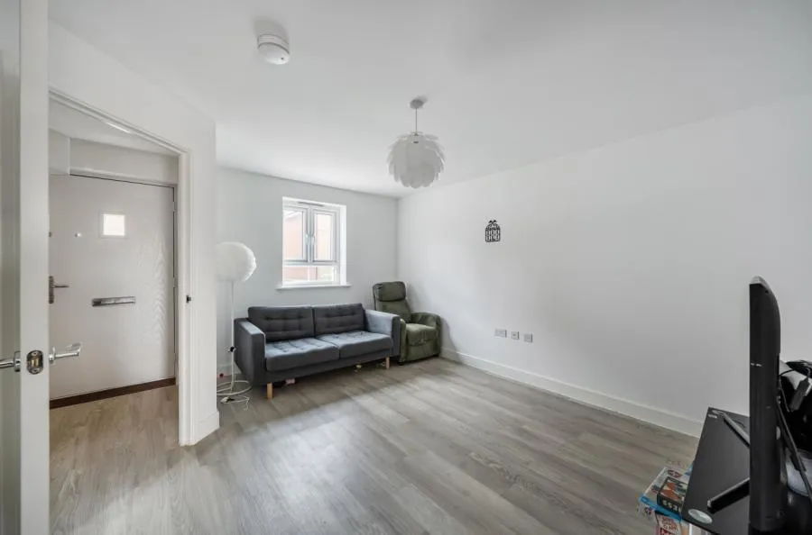 Llewelyn Road, Swindon, SN25, photo 2