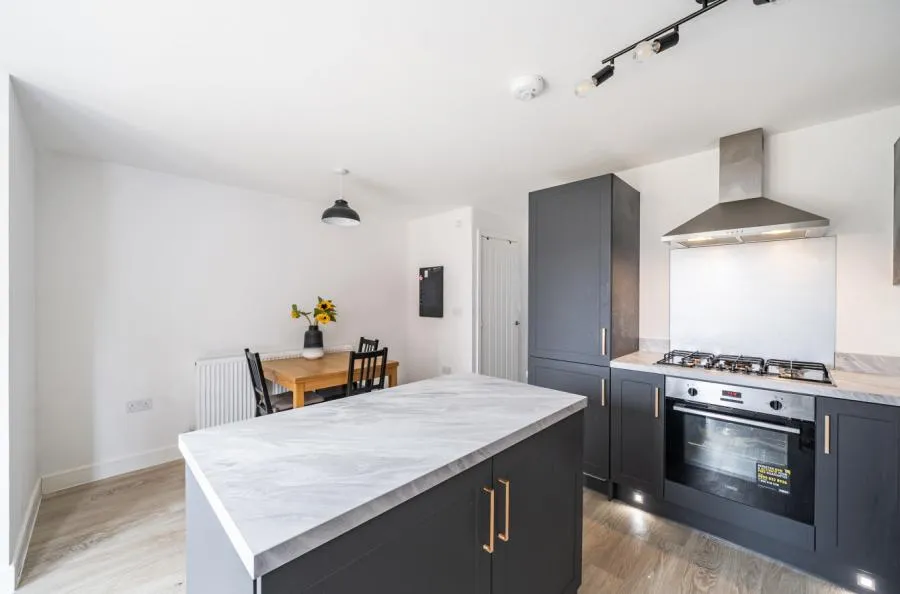 Llewelyn Road, Swindon, SN25, photo 11