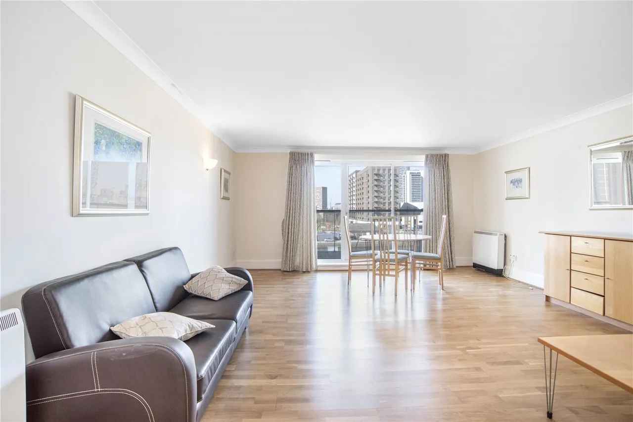 2 bed flat to rent, Lawn House Close, London, E14